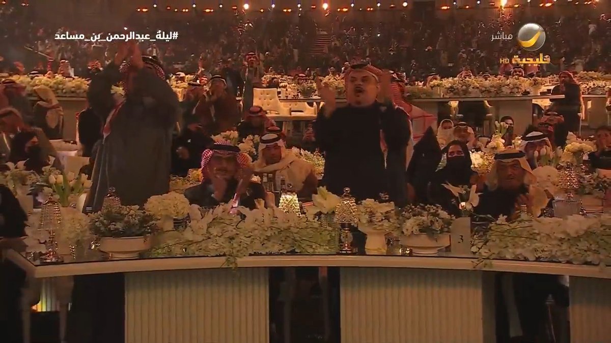 تحية "مُذهلة" متبادلة بين الأمير عبدالرحمن بن مساعد وفنان العرب محمد عبده في ختام #ليلة_عبدالرحمن_بن_مساعد عبدالرحمن بن مساعد بن عبدالعزيز🇸🇦 #RiyadhSeason #روتانا_خليجية