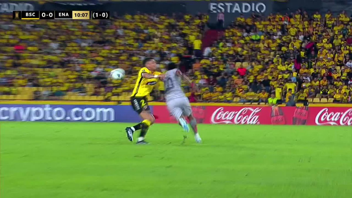 Pineida sin físico Pineida sin argumentos Pineida arruinando el partido de Barcelona