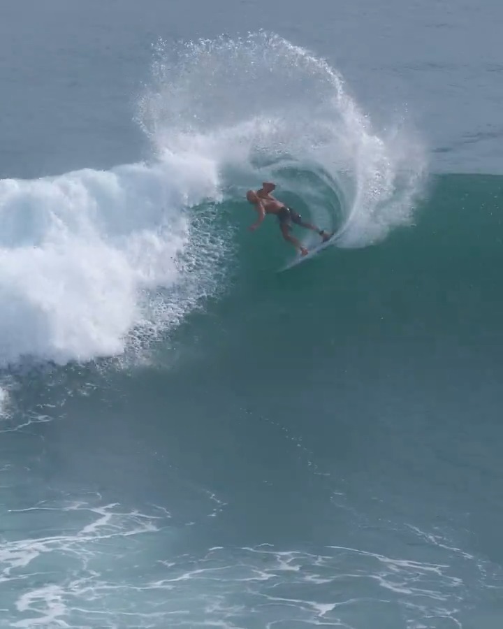 Kelly Slater at Uluwatu, Bali. #surf #surfing #bali #globalzoo