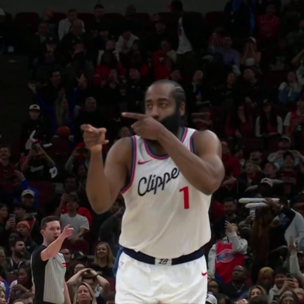JAMES HARDEN STEP-BACK DAGGER IN CHICAGO 🔥