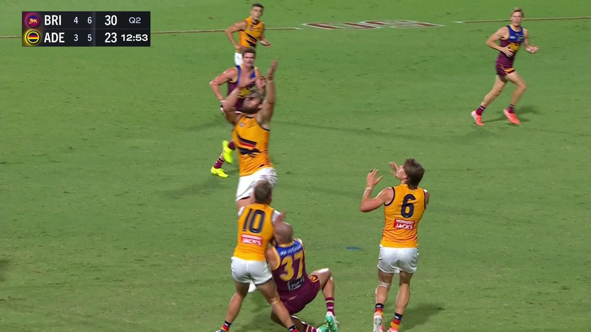 Brandon Starcevich left the field after this incident. #AFLLionsCrows