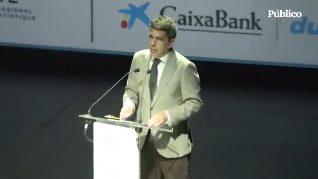 🎥Gritos y abucheos a Mazón en un acto sobre educación en el Palau de Les Arts de València: "¡Fuera! ¡Mazón dimisión!"