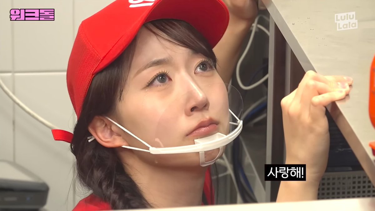 Today is the last episode of Workdol Season 3, so the bosses from previous Workdol episodes with Haewon visited her workplace to surprise her, and she started crying 🥹