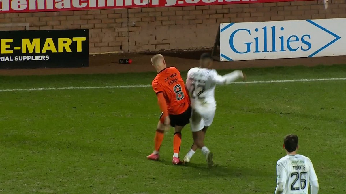 🗣️ "Every referee works on the basis of probability..." Dermot Gallagher takes a look at Hibs' incident-packed win at Dundee United 🔽