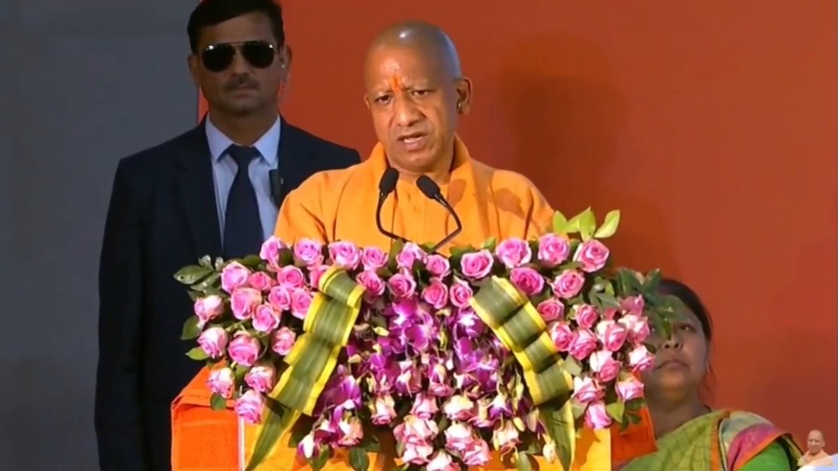 महाकुम्भ-2025, प्रयागराज में उत्तर प्रदेश सरकार और केंद्र सरकार के लगभग एक लाख कार्मिकों और अधिकारियों ने जुड़कर इस पूरी व्यवस्था को सफलता की नई ऊंचाई तक पहुंचाया...