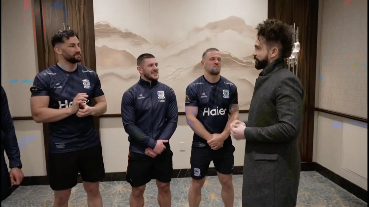 Warrington Wolves players were left SPEECHLESS after a visit from mentalist Colin Cloud ahead of their Las Vegas showdown against Wigan Warriors 🪄 😱