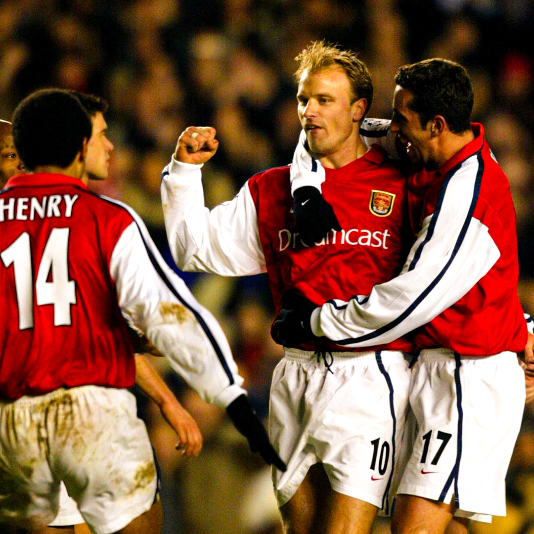 📅 On this day in 2002... Dennis Bergkamp playing other-worldly football against Bayer Leverkusen 🪄
