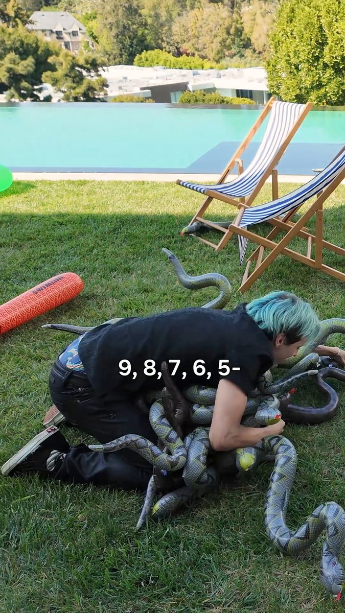 Snakes are in the grass and it’s up to Gianni and Jacob to clear them out! 🐍 Trust the binary bros to always make it a numbers game! 👊 🤣 Watch Cobra Kai season 6 part 3 on Netflix now!