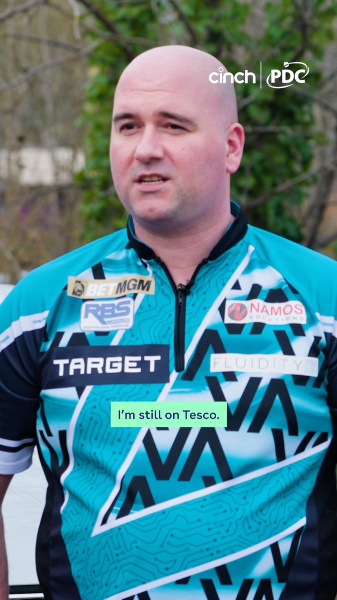 “I'm still on Tesco Finest” 🤣 The truth comes out as Rob Cross and Gerwyn Price face each other in Me or You 🎯 #darts #dartsprem #pdc #cinch #cinchdarts