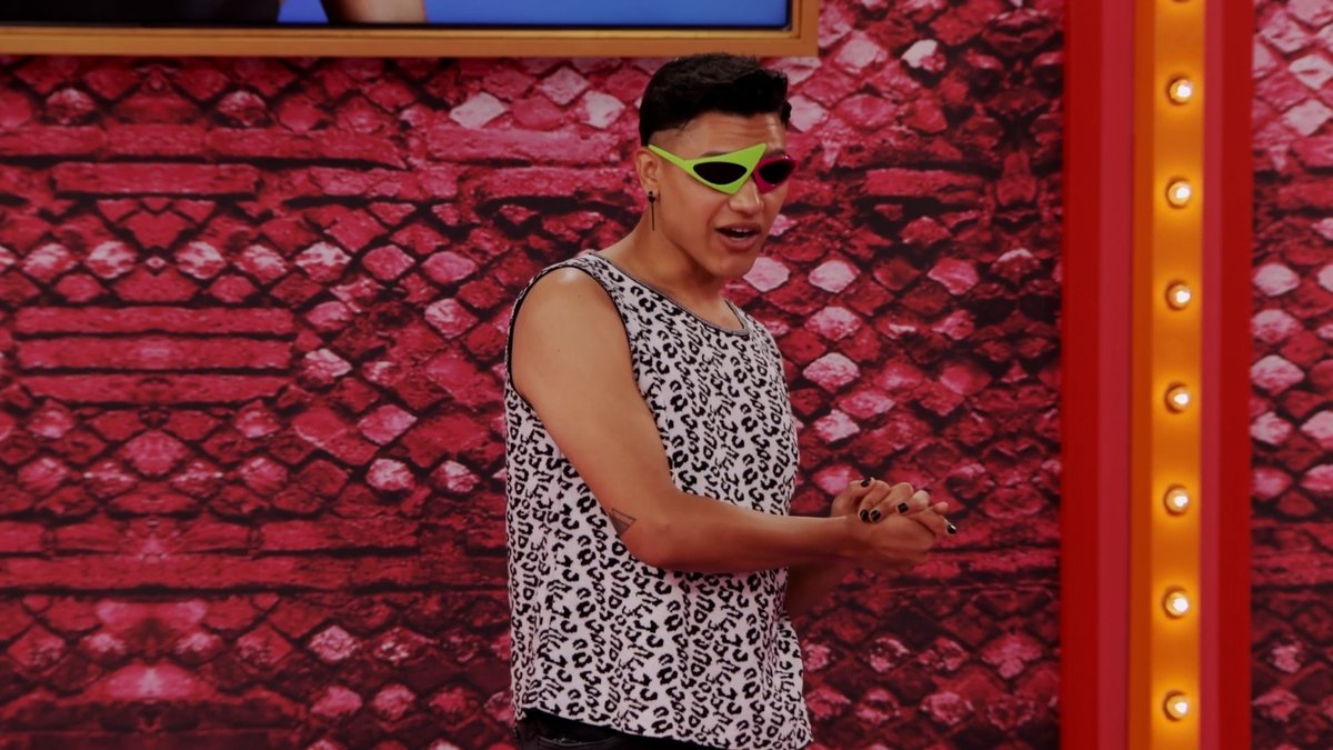 At this point, all you can do is READ 🤭 The Season 17 library is open, henny! 📚 Snatch up a first lewk at this week's #DragRace on our YouTube channel now 👉