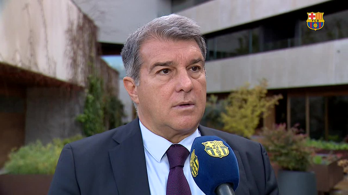 Primer día tras la denuncia de las familias afectadas por los actos pedófilos de Benaiges. Joan Laporta Estruch da la cara, se pone al lado de las víctimas, abre las puertas de la Escola a los Mossos y expulsa al agresor del Club. Lecciones ninguna, bastardos.