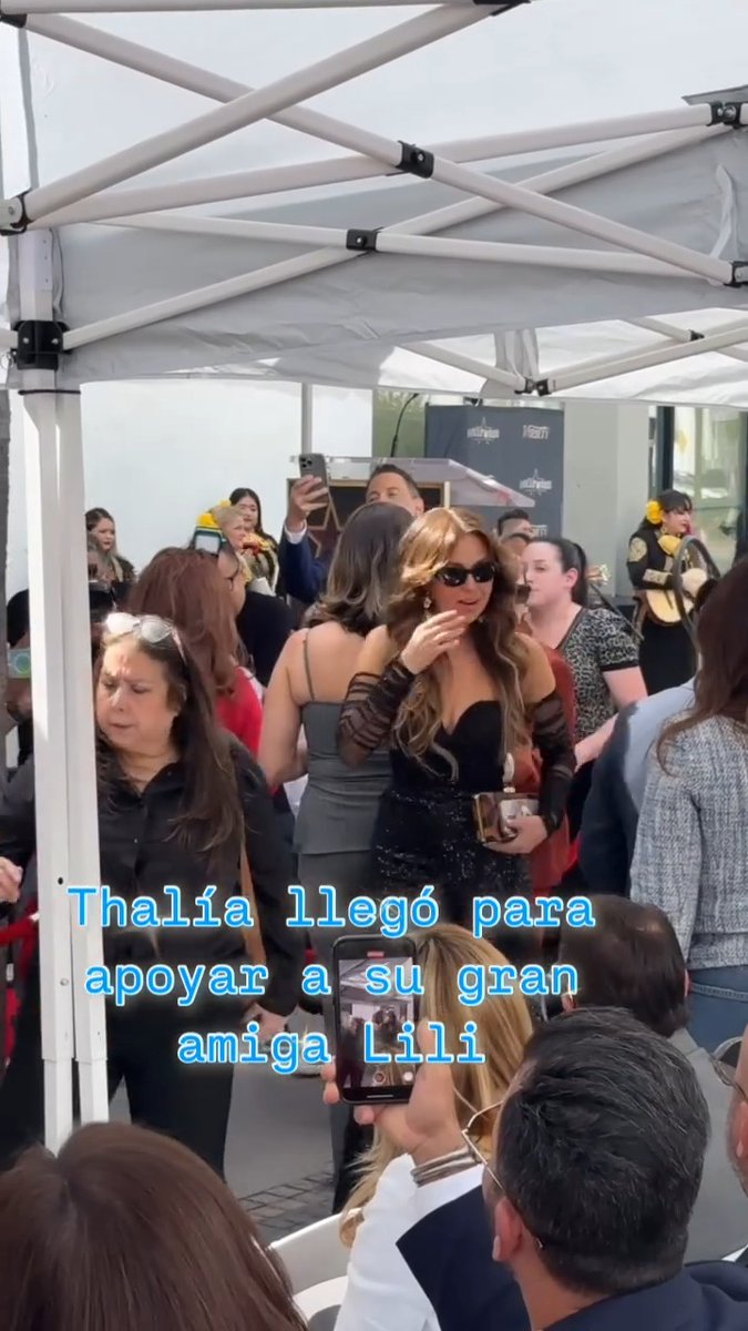 La bella Thalia llego para apoyar y celebrar junto a #LaFlaca este gran momento. Su ⭐️ en el #PaseoDeLaFama en #Hollywood. ✨💫 #ElGordoYLaFlaca #Editorial #EstrellaGyF #thalia #LiliEstefan