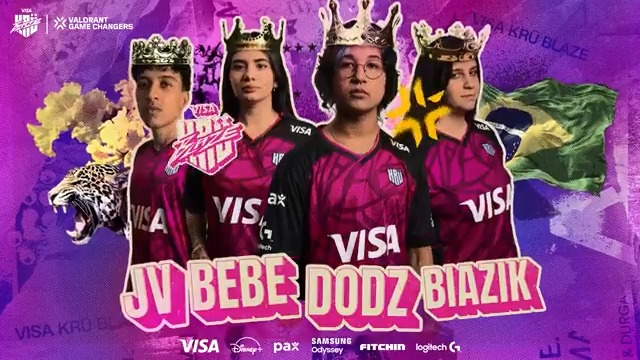 A MAGIA BRASILEIRA CONTINUA NA VISA KRÜ BLAZE! 🇧🇷 Celebra la Rosada porque tendremos otro año de KRÜ dods+ y @biazikvlr trocando en el server y de KRÜ bebe como Head Coach 🤟 Además le damos la bienvenida a KRÜ jvsz que se suma al equipo como Assistant Coach! 6/7 👀