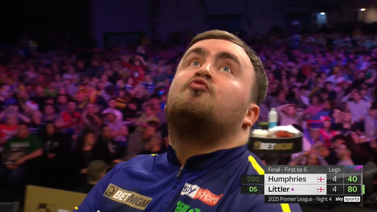 A key break for Luke Humphries 👀 He leads for the first time in this final showdown in Exeter 👇