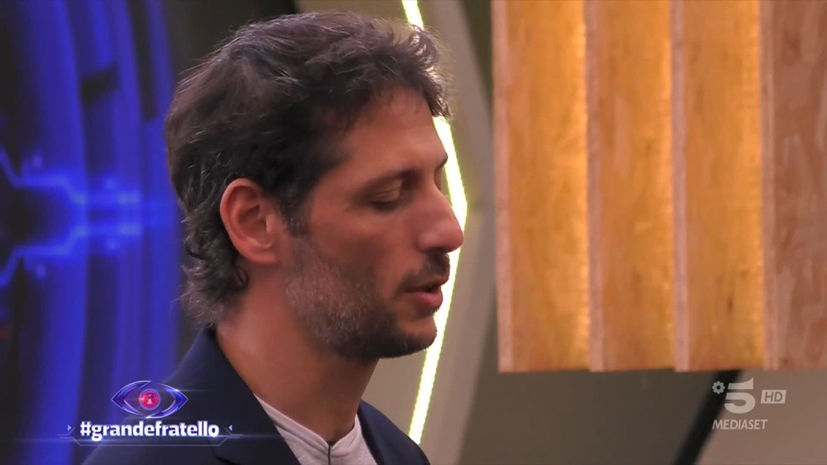 Per Javier le emozioni non sono finite... c'è l'abbraccio del fratello Juan Manuel ad attenderlo 🥹🫶🏻 #GrandeFratello