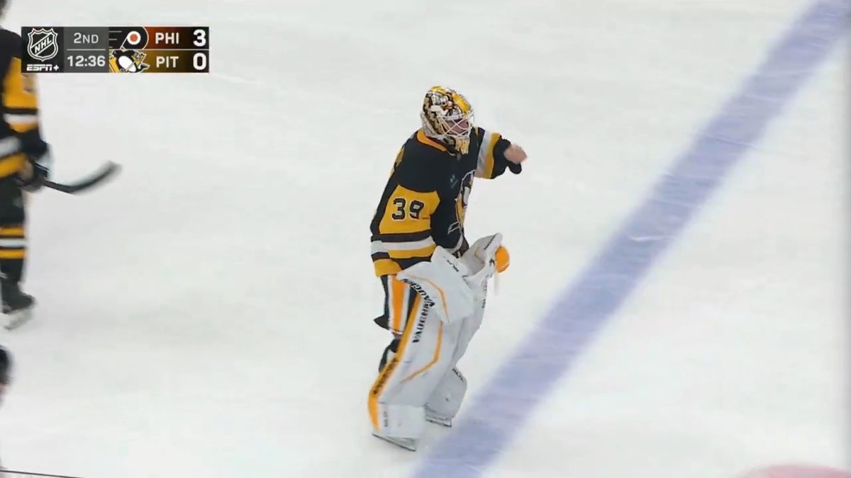 Penguins goalie Alex Nedeljkovic was LIVID after getting pulled against the Flyers 😳🤬