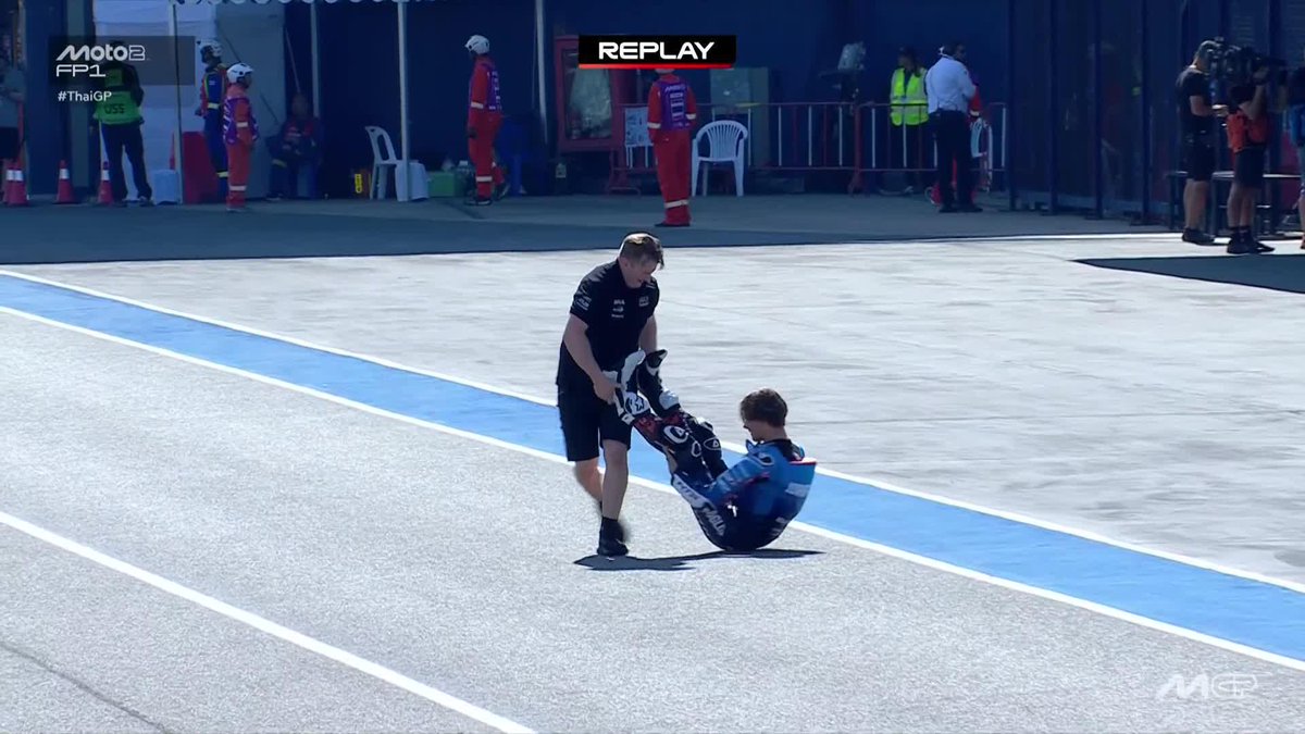 Just getting ready for the first #Moto2 session 😅 #ThaiGP 🇹🇭