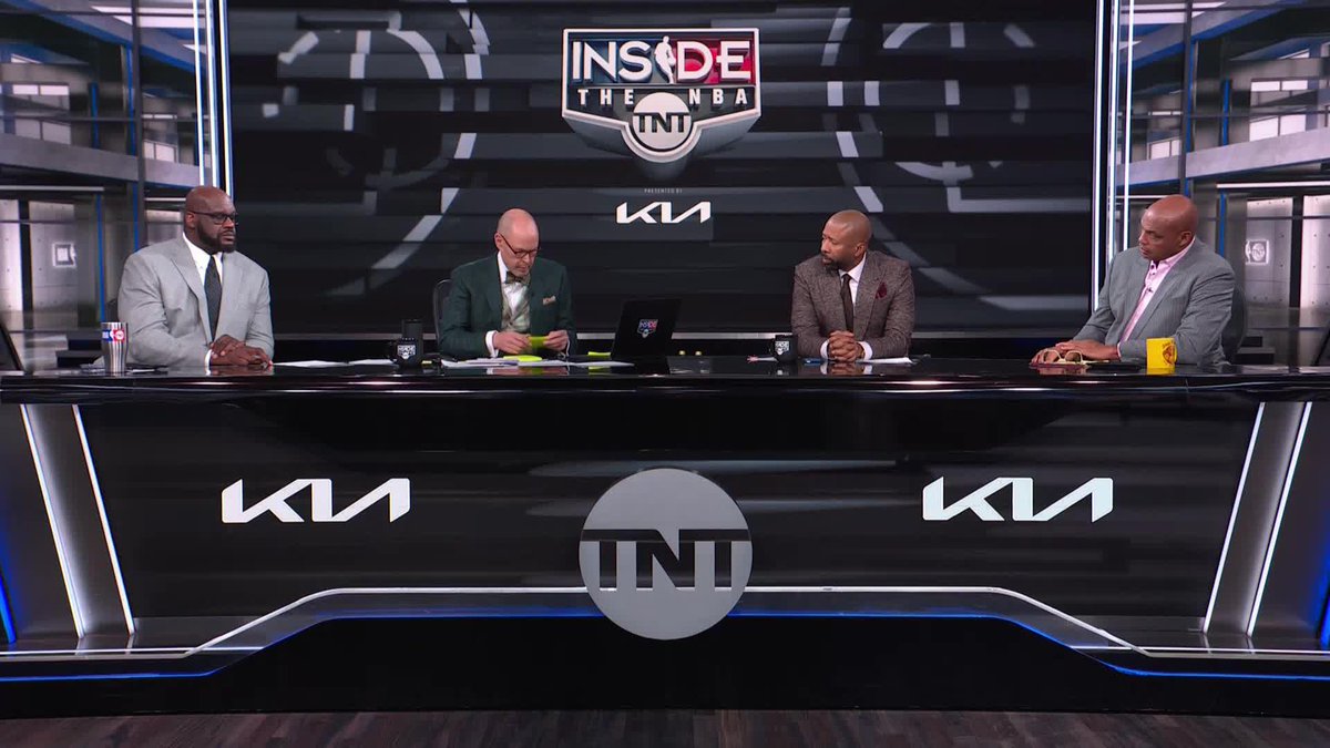 Kenny & Chuck think a healthy Mavs team can make a run 👀