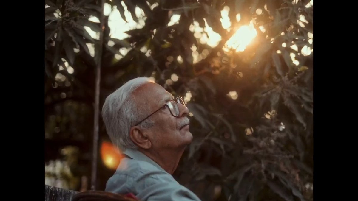 “…Kyunki bhulakkadi mera swabhav hai, Toh yaad karna bhi mera swabhav hai.” Writer Vinod Kumar Shukla at home in his world, through the eyes of Achal Mishra. CHAAR PHOOL HAIN AUR DUNIYA HAI is streaming exclusively now.