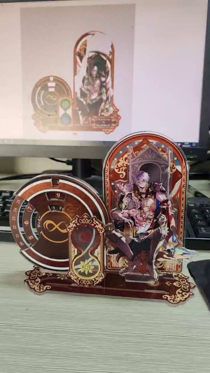 ♾️万年カレンダーのサンプル出来ました✨完成品は黄色部分は全部金とレーザー箔押しで貝みたいな光沢のアクリル使用、砂時計は青金に色変えて金の流砂入り↕︎逆転差し込み出来きる予定😆