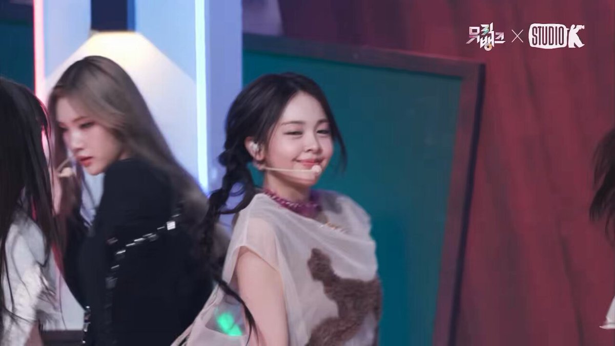 DARE I SAY SHE GOT THE BEST STAGE PRESENCE