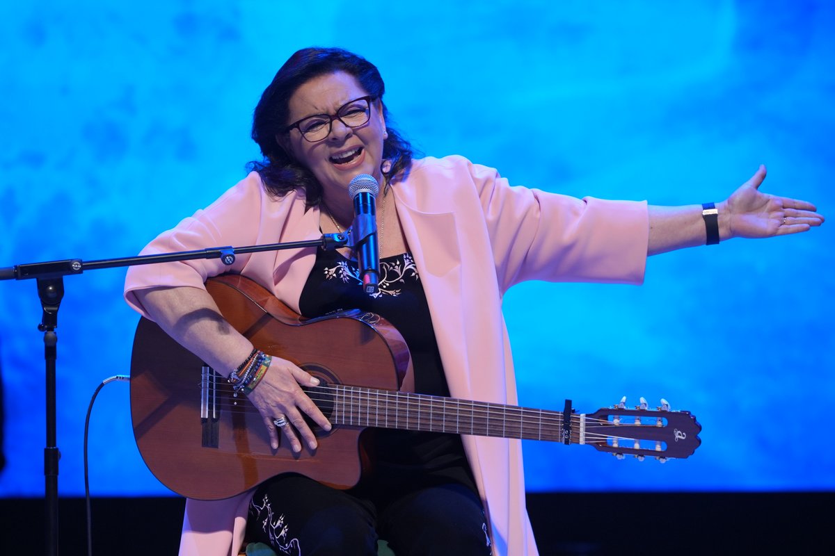 💚 Andalucía es mi tierra. Yo soy del sur… 🤩 Emocionante actuación de María del Monte en el Maestranza. 🟢| Sigue la ceremonia por el #28F #EnDirecto 👉🏻