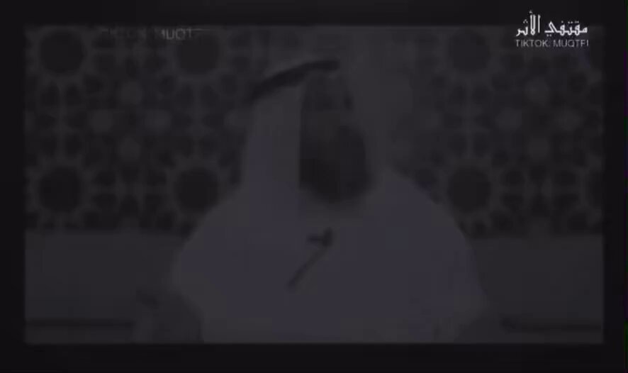 بسبب هذا الموقف يتعرض الآن الشيخ عثمان الخميس إلى هحٍوم من قبل عُباد القضية أتباع حمـ،ـاس الذين وضعوا أيديهم بأيدي سىِابي الصحابة وعرض الرسول! وضعوا أيديهم مع قاىًلي الشعبان السوري والعراقي السُنة! #عثمان_الخميس