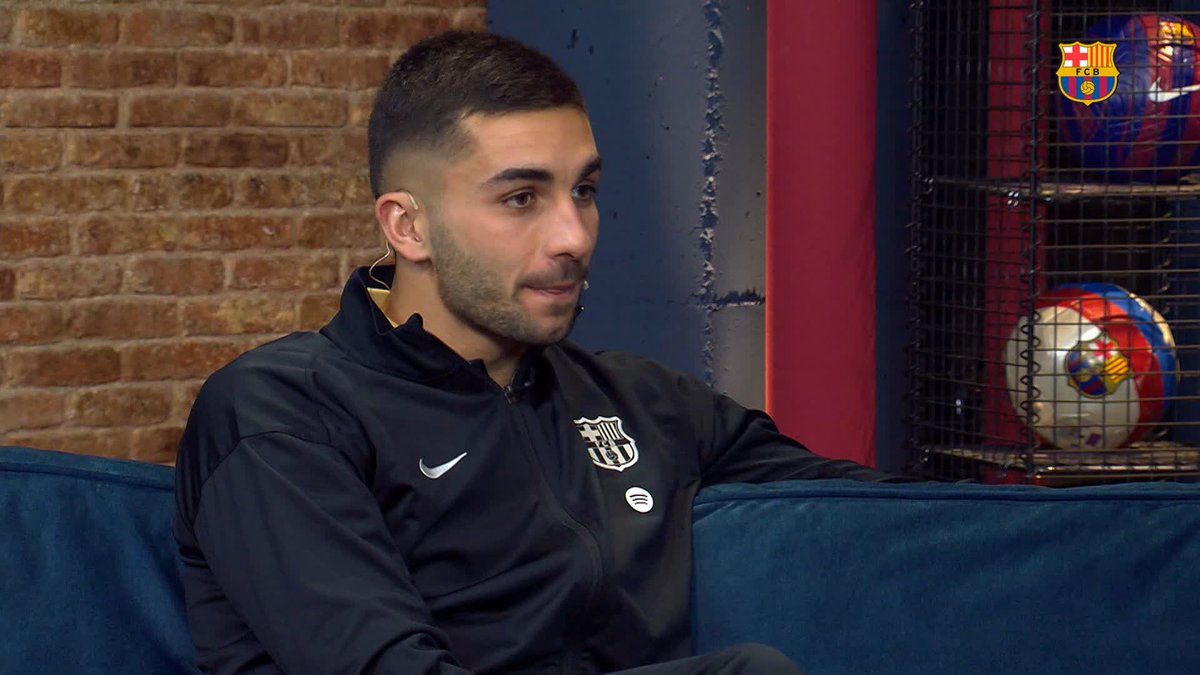 ❝ El pobre Pedri es mi víctima preferida (con las bromas). Algunas veces noto que me odia, porque soy pesado ❞ Ferran Torres 😂