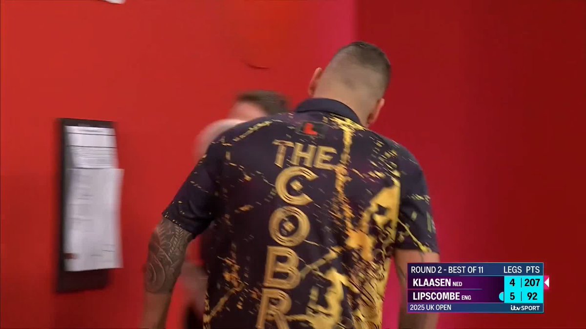 LIPSCOMBE FLIES THROUGH! Adam Lipscombe sees off Jelle Klaasen in their second round clash! 📺 #UKOpenDarts
