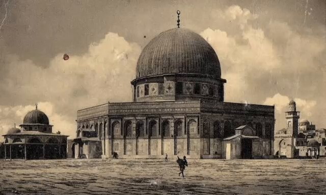 هكذا قرأ الشيخ المُخبت الأوّاه "آية التخيير" المُباركة، بقراءة سيّدي الإمام حمزة. سبحان خالِق هذا الصوت الذكي الزكي، كيف قرأ الآية التي تُخيّر بين الدنيا ومتاعها، والآية التي تدعو إلى الله ورسوله والدار الآخرة! كيف أقام التخيير بصوته؟! كان ذلك في بَيتِ المَقدس، أواخر عام ١٩٦٤.