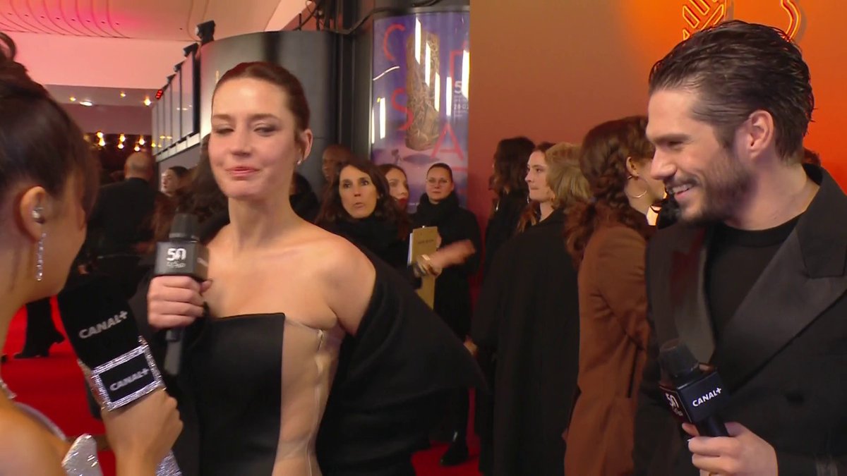 François Civil et Adèle Exarchopoulos sont arrivés ! On est sur une thématique chaussettes cette année. #César2025 Lena Situations