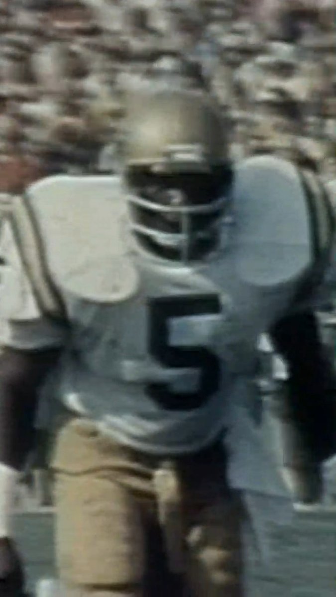 Kenny Easley—one of the greatest safeties ever! 🏈🔥 A College Football Hall of Fame & Pro Football Hall of Fame inductee, he was a 3x All-American & 4x All-Pac-10 star for UCLA Football, with 19 INTs & 374 tackles. He even returned punts, kickoffs, and punted on occasion. 4x All-Pro. NFL Team of the 1980s. Legend. 💪🏾 #BlackHistoryMonth #GoBruins #CFBHALL #ProFootballHOF #NFL