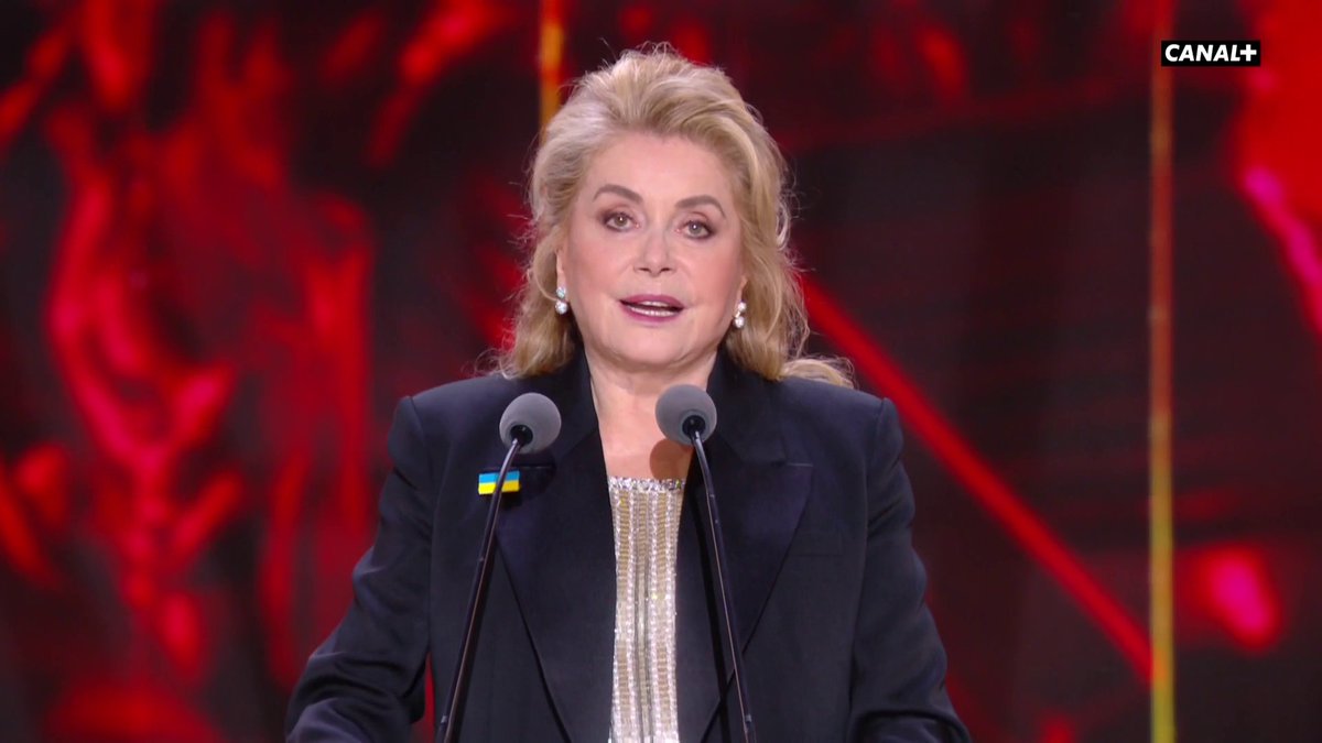 🇫🇷🇺🇦 #Cesars2025 : "Je déclare ouverte la 50e cérémonie des César et la dédie à l’Ukraine", lâche l’actrice Catherine Deneuve.