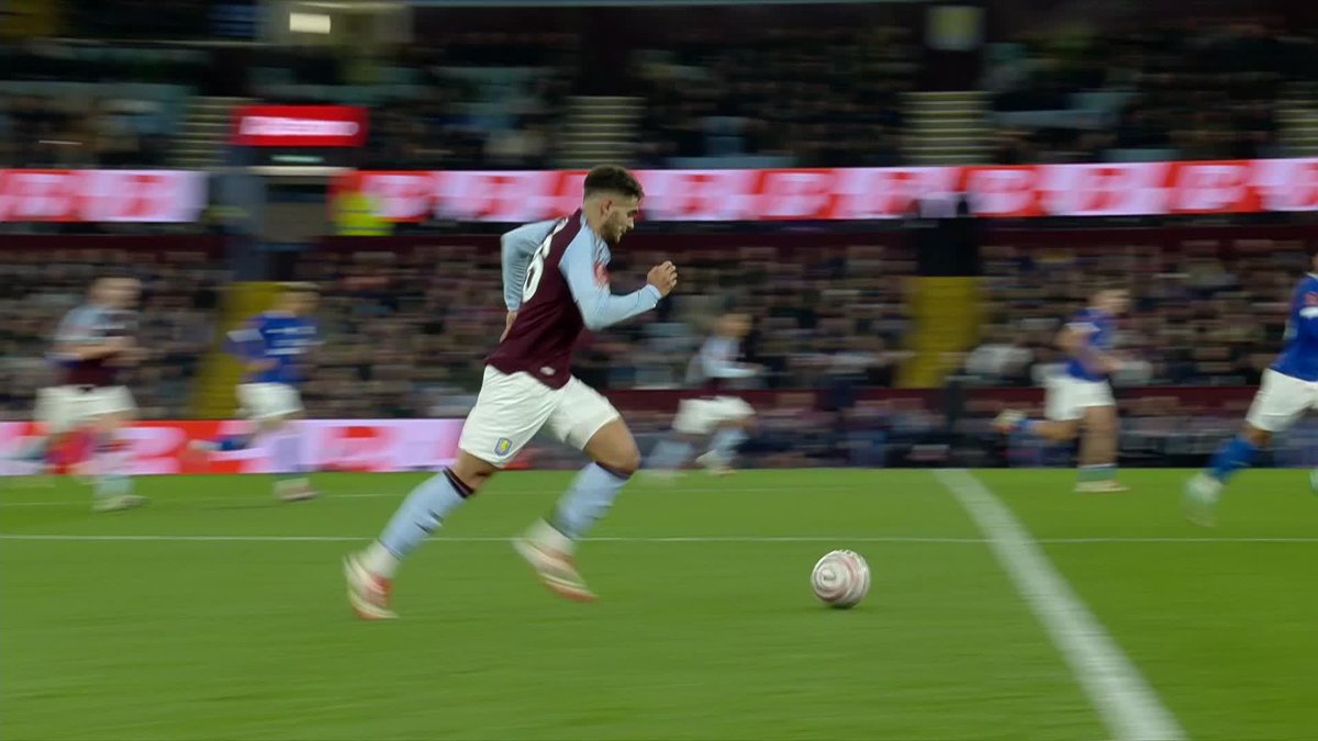 It just came at Marcus Rashford too fast 😯 #EmiratesFACup