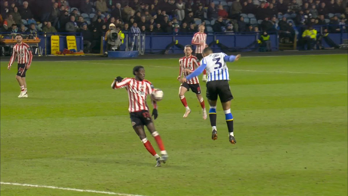 "One of the most blatant handballs you'll see!" "How has nobody appealed?!" Connor Wickham and Clinton Morrison don't think Eliezer Mayenda's opener for Sunderland against Sheffield United should have stood.