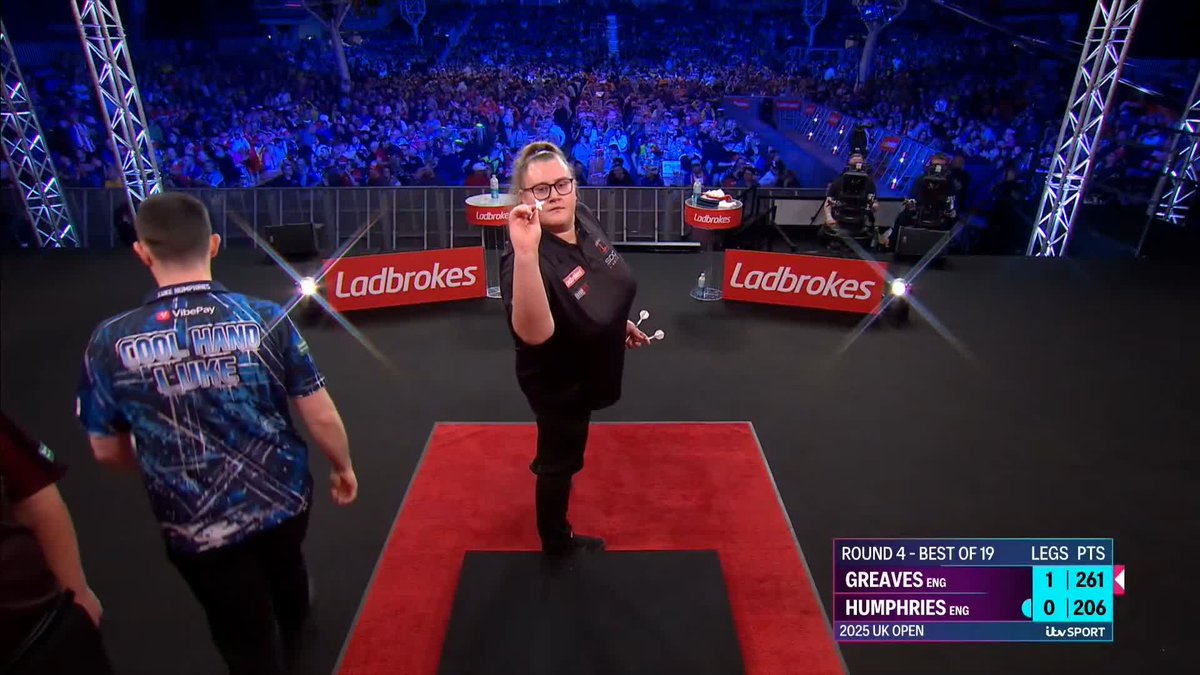 126 FOLLOWED BY 124! Breathtaking start from Beau Greaves! 📺 #UKOpenDarts