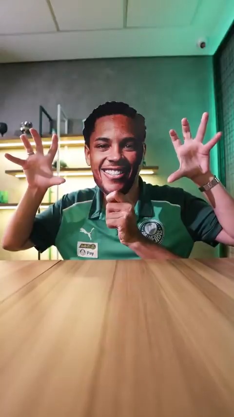 Atores: Estêvão, Raphael Veiga, Paulinho e Vitor Roque. Direção à distância: CazéTV. Absolute cinema! 🤣