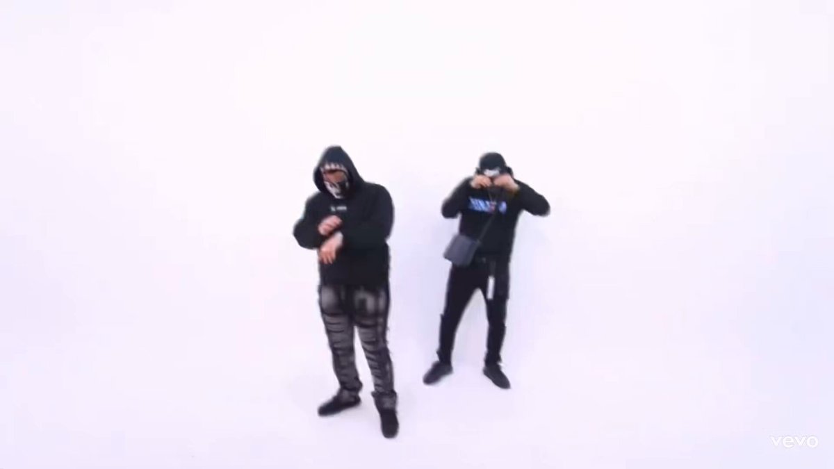 La colaboración de Kevin AMF, Victor Mendivil, Dani Flow, Los Esquivel y Tiagz es la mejor colaboración mexicana de los últimos años. “Presidente” no es nada comparado con esto