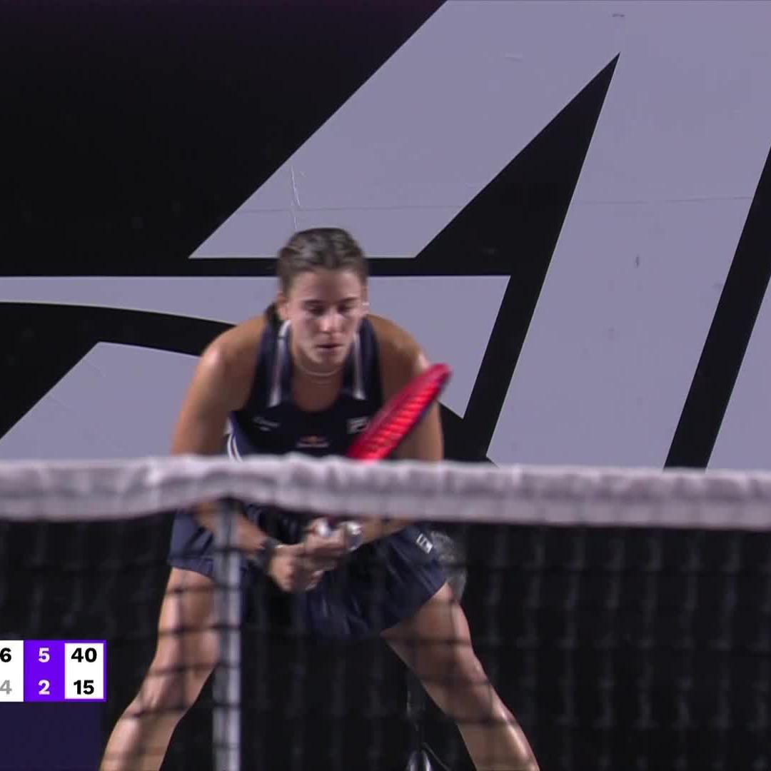 Did someone say semis 🤩 Emma Navarro is through to her first semifinal of the season after defeating the defending champion Sonmez 6-4, 6-2. #MeridaOpenAKRON