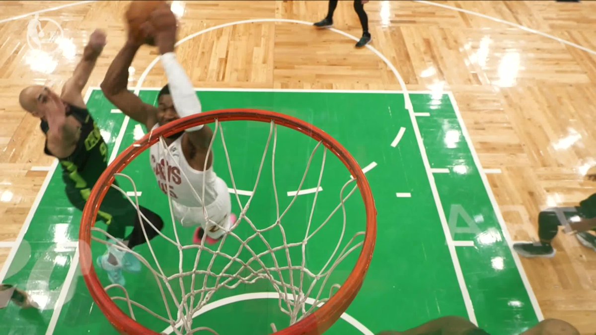 Donovan Mitchell throws it DOWN 🔨
