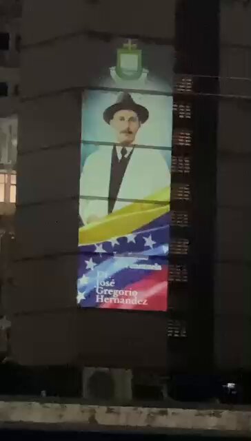 Esta imagen de San José Gregorio Hernández fue proyectada en el hospital Central de #Maracay para los enfermos … la actividad se desarrolló la noche de este viernes #28feb por aproximadamente una hora. Acción organizada por @diocesisdemaracay