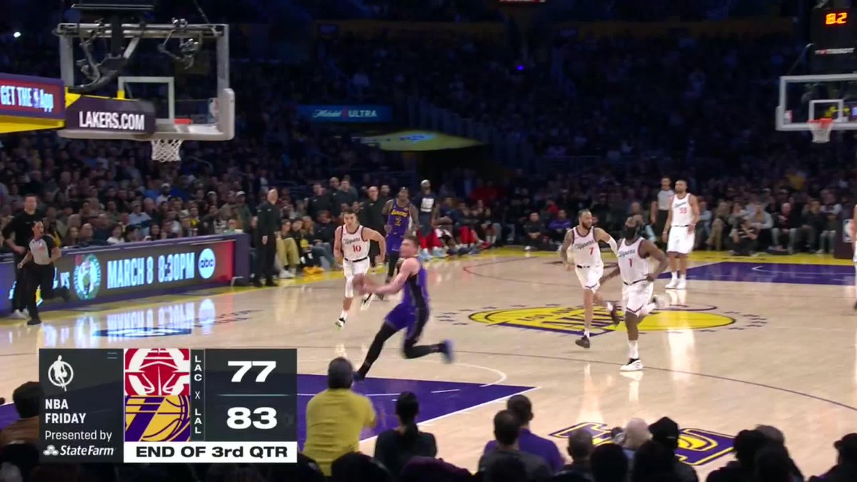 LEBRON WITH THE FULL-COURT DIME TO KNECHT 🎯