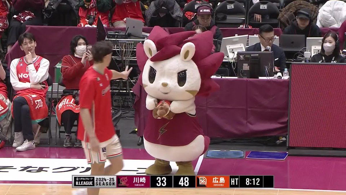 メイヨ選手から神ファンサをもらいキュンとするロウル⚡️💘 Nick Mayo 広島ドラゴンフライズ 【公式】ロウル 川崎ブレイブサンダース⚡️川崎からバスケの未来を⚡️ #Bリーグ #りそなグループ