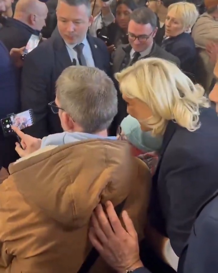Marine aime les Français, les Français aiment Marine ❤️🇫🇷 #SIA2025