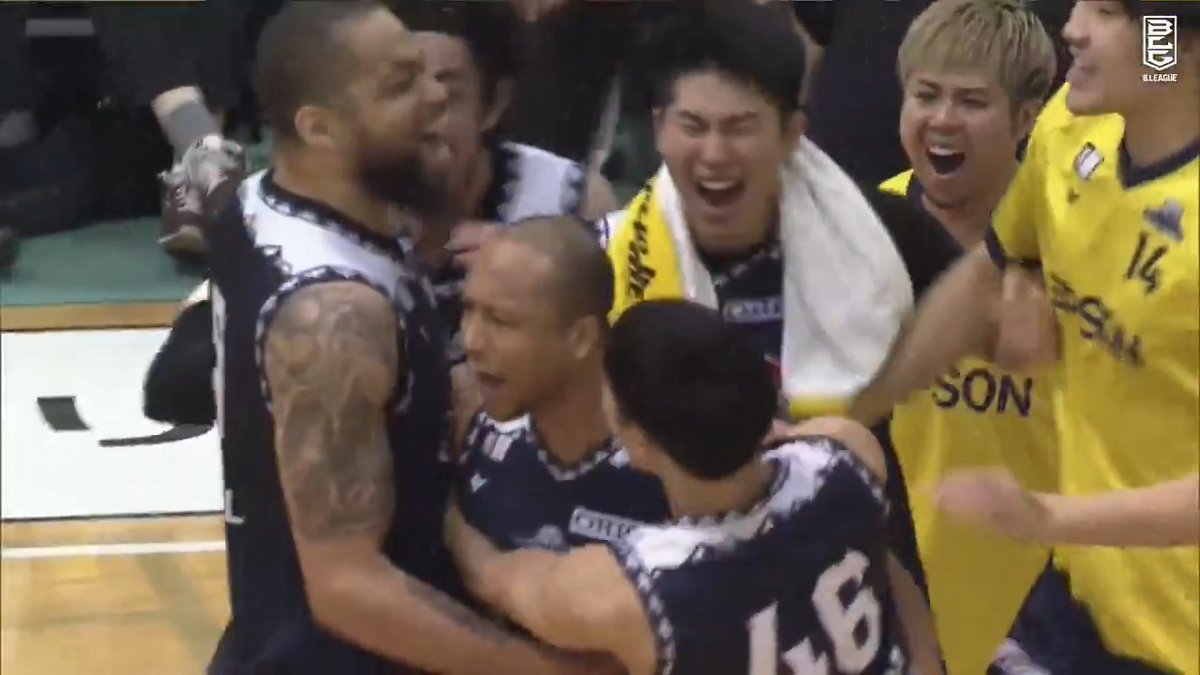 あまりにも劇的な幕切れ。 1点を争う大激戦となった信州vs福井の結末は…👀 信州ブレイブウォリアーズ 福井ブローウィンズ 📡バスケットLIVEで見逃し視聴 #Bリーグ #りそなグループ