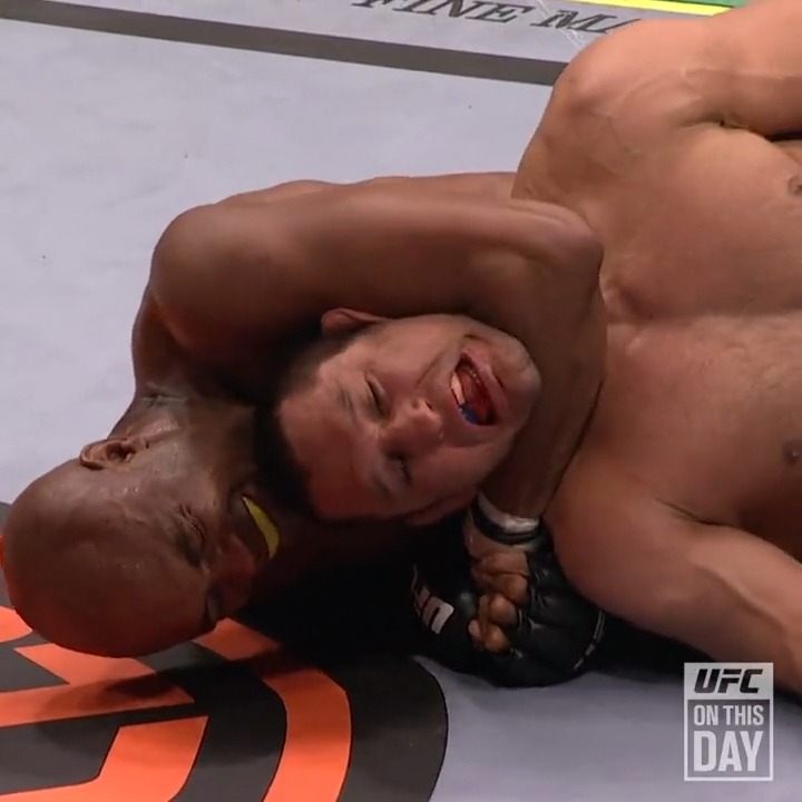 17 years ago, Anderson Silva submitted Dan Henderson to unify the UFC and PRIDE MMA belts 🏆
