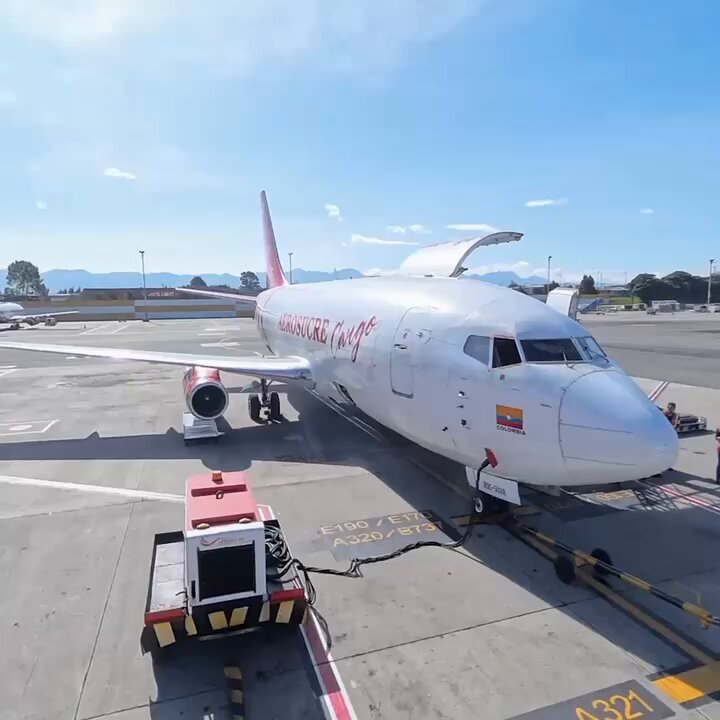 New vlog is out! Join me on a thrilling flight to the Colombian Jungle onboard Aerosucre’s 44 years old B737-200. Full vlog: