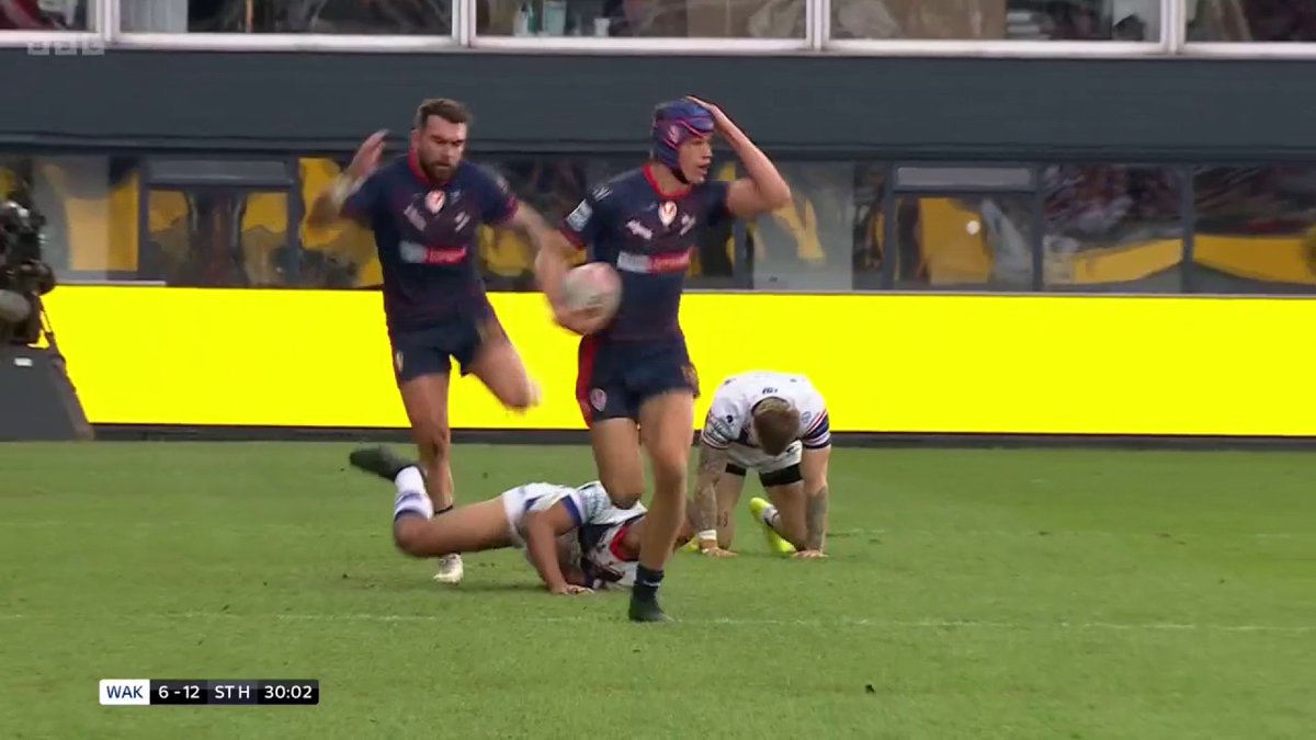 TOTALLY FLAWLESS! 🤩 When you know you're going to score a try, but you want to make sure you look good first! 😅 #BBCRL #SuperLeague