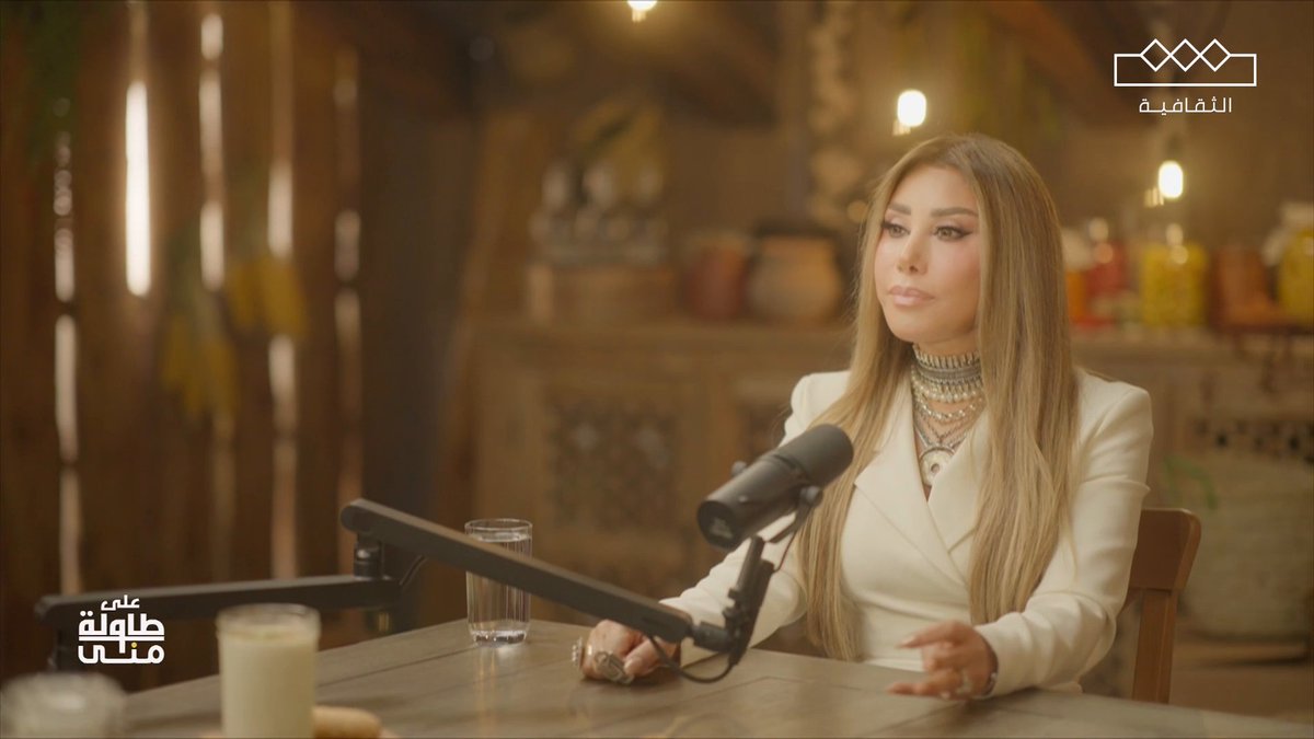 الفنانة نجوى كرم تتحدث عن علاقتها مع البامية والرز وتحدي والدها لها في هذا الموقف Najwa Karam #على_طاولة_منى