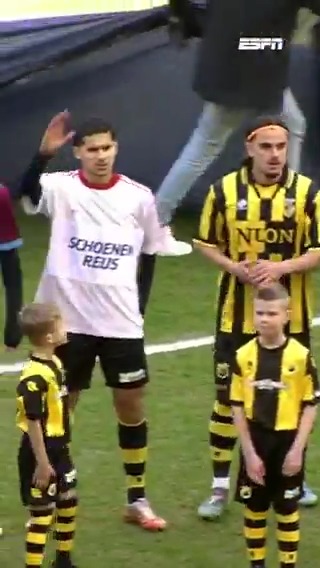 Prachtig eerbetoon aan 'Mister Vitesse' Theo Bos🙏